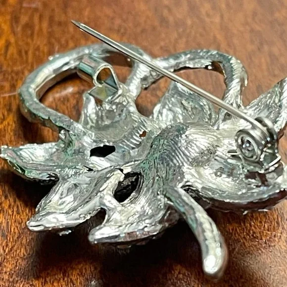 NWT Elegant Faux Pearl Brooch Luxury Embellished Fashion Flower Pin - Picture 7 of 8